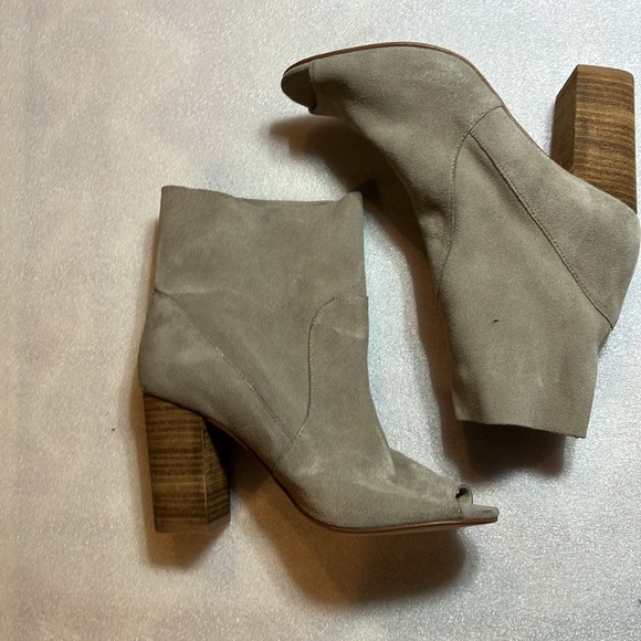 Chinese Laundry peep toe open toe suede booties. - Picture 4 of 6